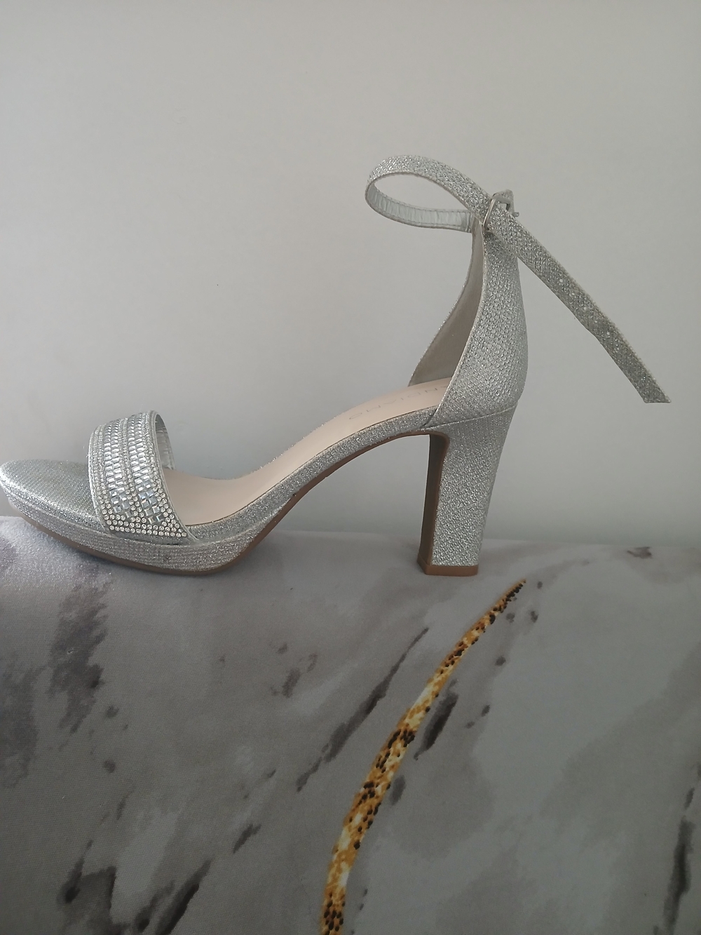 Andiamo Silver Glitter Rhinestone Sandals 7.5M.